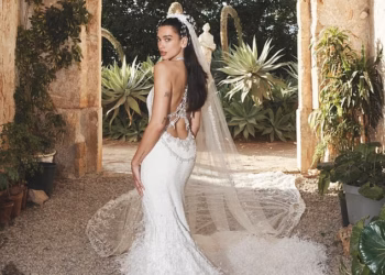 Dua Lipa zadivljuje u Chanelovoj vjenčanici po mjeri i tulumari do ranih sati dok dijeli prve slike sa svog 1,5 milijuna funti vrijednog vjenčanja na Siciliji s Callumom Turnerom