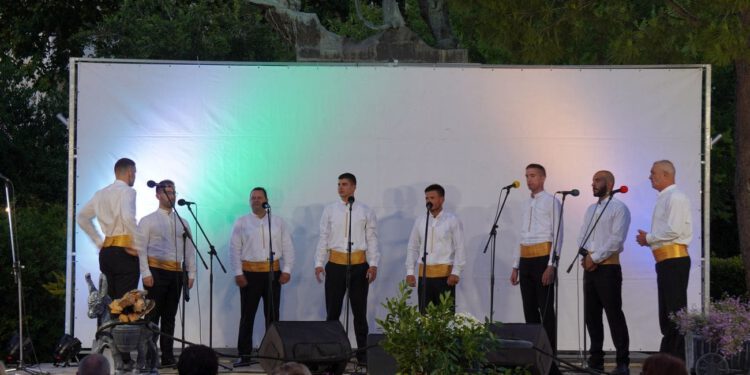 Dugi Rat po drugi put domaćin Ivanjskih večeri klapa 