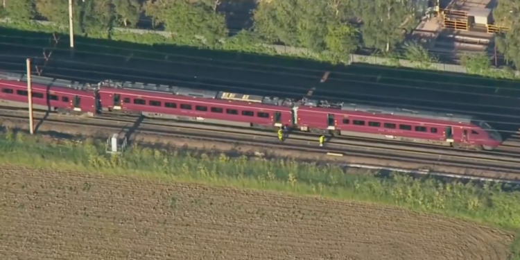 Dva vlaka sudarila su se u blizini Bedforda u Engleskoj, dok video snimci prikazuju krvave žrtve