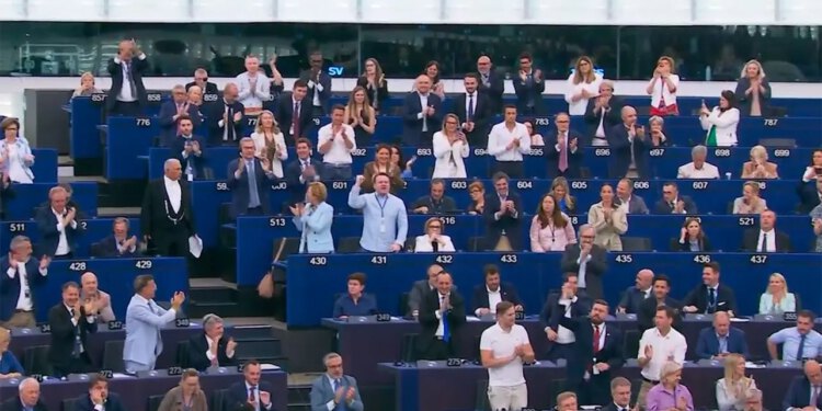 Europski parlament odobrio reviziju povratka migranata u EU uz kaotične povike
