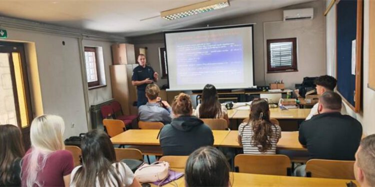 Evo kako su studenti Pomorskog fakulteta proveli dan s policijom