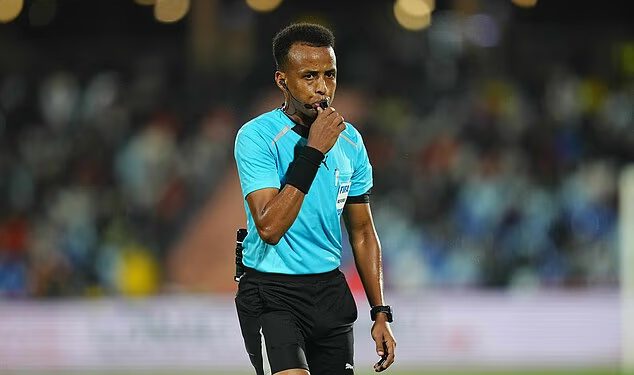 FIFA je izbacila suca Svjetskog prvenstva – najboljeg afričkog dužnosnika, ali iz Trumpove ‘najgore zemlje na svijetu’ – nakon što mu je odbijen ulazak u SAD i vraćena natrag nakon slijetanja… unatoč tome što ima diplomatsku putovnicu