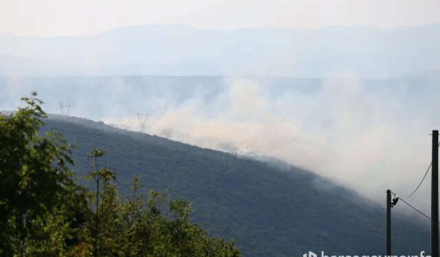 FOTO Požar iznad Vranjevića širi se prema Blagaju i Hodovu