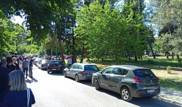 FOTO Rijeke ljudi na ispraćaju mostarskog kipara Tonija Marića