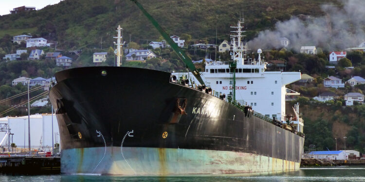 Francuska vojska upala na tanker s ruskom naftom kod Sicilije