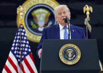 GLUPA: Trump drži lekciju iz pravopisa dok radi na nadimcima za svoje suparnike