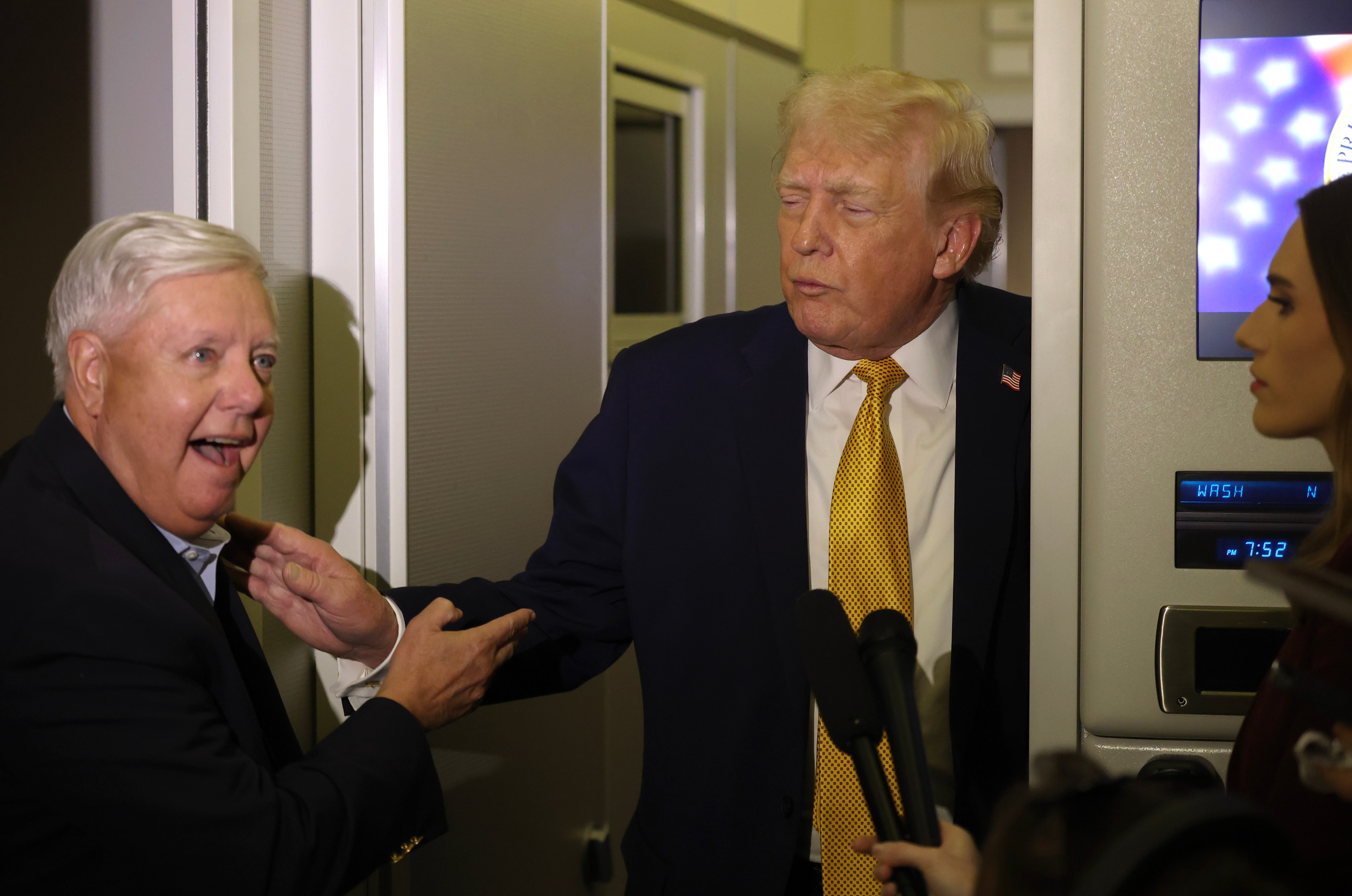 Nakon pobjede na predizborima u Senatu GOP-a u Južnoj Karolini, Lindsey Graham rekla je da Donald Trump 'ne zaostaje mnogo za Bogom' i zahvalila mu na, kako je rekao, najdosljednijoj podršci 'u povijesti politike'.
