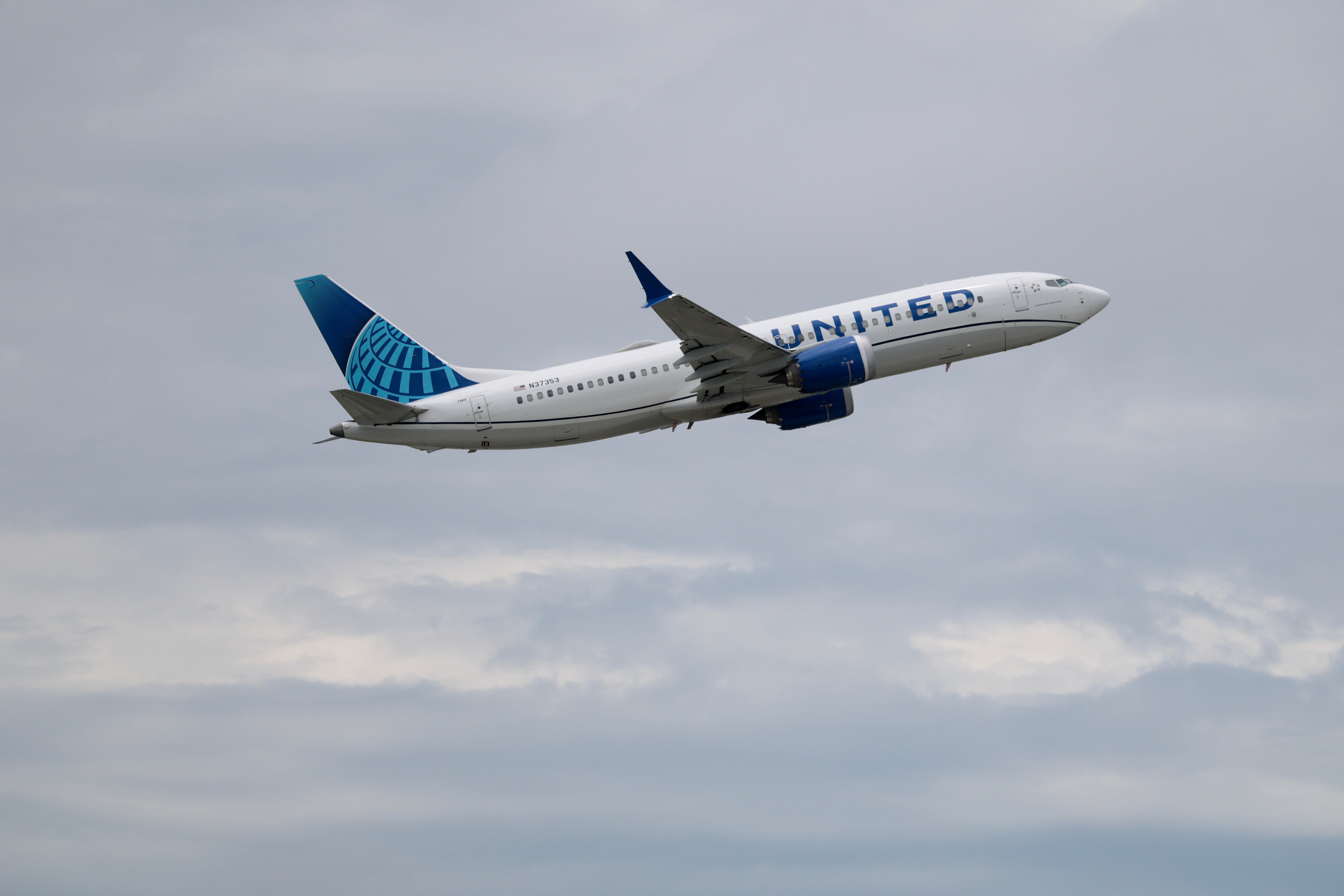 Let Uniteda, koji je prevozio 106 putnika i pet članova posade iz Key Westa, umalo se sudario s dronom u petak dok se spuštao prema međunarodnoj zračnoj luci Newark Liberty