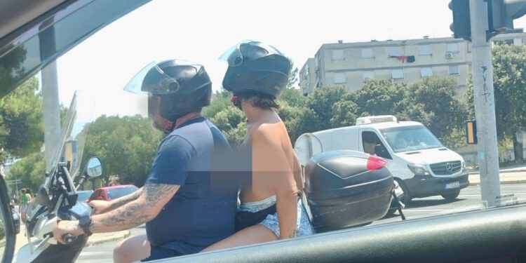Gospođi je upeklo pa imamo sliku dana: U toplesu se vozila kroz Split i ovo je sve što trebate vidjeti danas