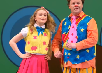Gospodin Tumble živi sretno do kraja života: Dječji televizijski ‘radoholičar’ Justin Fletcher (55) skrasio se s djevojkom kolegicom Samanthom Dorrance (34) nakon 20 godina odbijanja bračnih ponuda oduševljenih obožavatelja