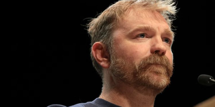Graham Platner poriče optužbe bivše djevojke o ‘uznemirujućem’ ponašanju i tvrdnju o Totenkopf tetovaži