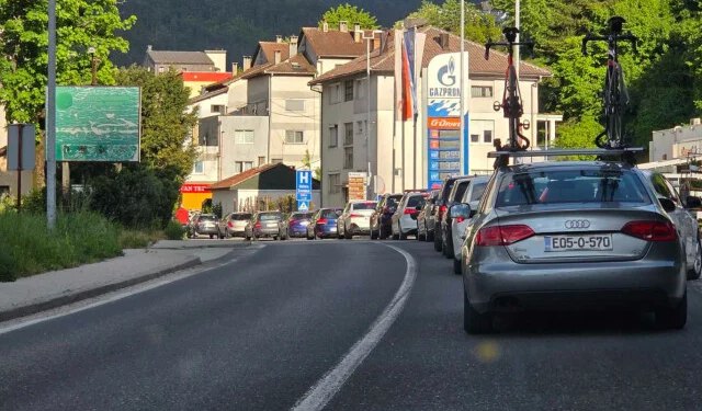 Gužva na cesti Konjic – Jablanica, ali i na određenom dijelu graničnih prijelaza