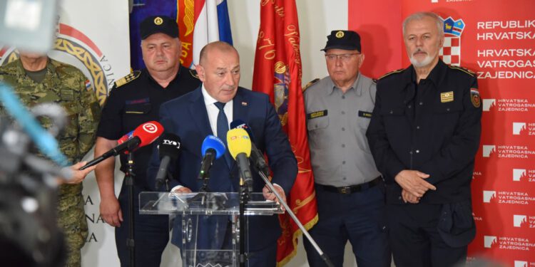 Hrvatski vatrogasci spremni za požarnu sezonu 2026.: U pripravnosti 6 kanadera i 5.000 ljudi