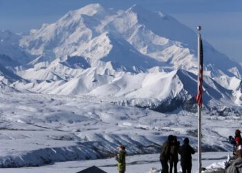 Istražuje se smrt čuvara parka nakon pada u pukotinu na planini McKinley na Aljasci