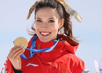 ‘Izdajica’ Zimskih olimpijskih igara Eileen Gu izazvala je bijes među bogatim susjedima iz San Francisca jer je hrpa smeća ostavljena ispred njezine kuće vrijedne 1,8 milijuna dolara
