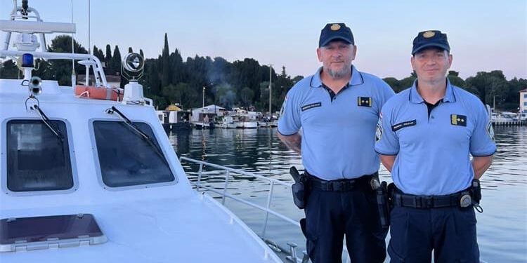 JUNACI IZ ISTRE Policajci spasili Slovence koje su iscrpljeni plutali morem