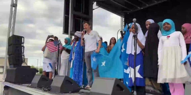 Jacob Frey zove obitelj somalijske zajednice na događaju povodom Dana neovisnosti