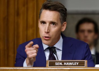 Josh Hawley ruši 4 republikanska senatora koji su glasali za blokiranje zakona o identifikaciji glasača SAVE Acta