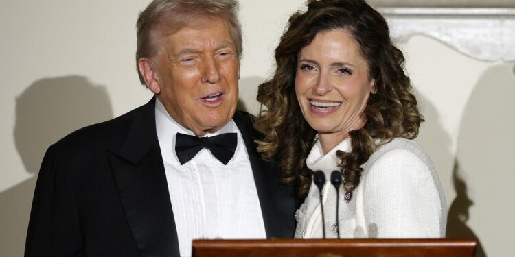 Julia Letlow, koju podržava Trump, pobijedila je u drugom krugu Senata republikanske stranke Louisiane protiv Fleminga
