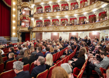 KOLUMNA ŠKURA BURA Ljudi su kompletni idioti, pa kako onda objasniti činjenicu da su kazališta puna?