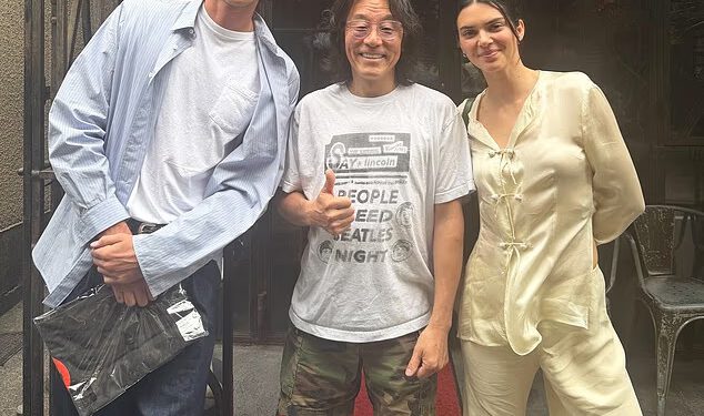Kendall Jenner blista uz Jacoba Elordija dok nastavljaju svoj romantični odmor u Japanu s izlaskom na pizzu