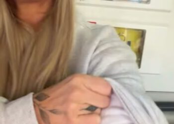 Kerry Katona opisuje svoju bitku s iscrpljujućom ‘kroničnom boli’ i kaže ‘stvarno je zastrašujuće vidjeti koliko je krhka’ postala dok čeka rezultate: ‘Moje se tijelo potpuno isključilo’