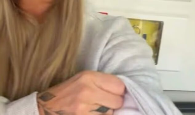 Kerry Katona opisuje svoju bitku s iscrpljujućom ‘kroničnom boli’ i kaže ‘stvarno je zastrašujuće vidjeti koliko je krhka’ postala dok čeka rezultate: ‘Moje se tijelo potpuno isključilo’