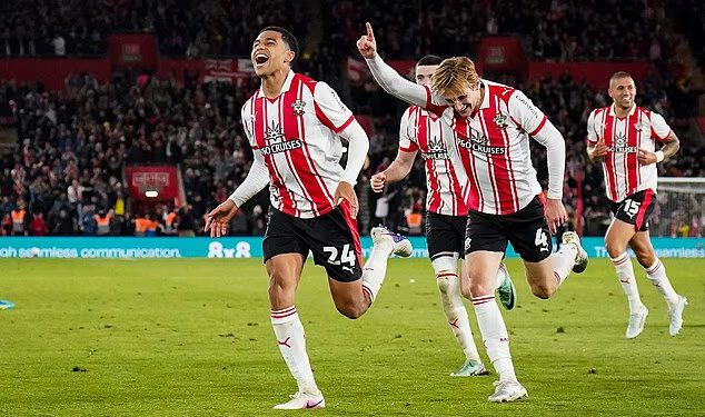 Leeds razmatra ponudu za zvijezdu Southamptona, Man City u pregovorima oko potpisivanja ugovora s 18-godišnjim braničem PSG-a… i Man United dvostruki napad na West Ham: POGLEDAJTE PRIJENOSNI PROZOR