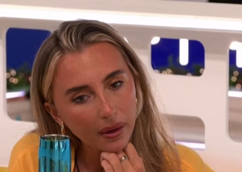 Love Islanders briznu u suze dok bombe Yasmin i George šalju DVOJE samaca da se pakiraju… prije nego što se otkrije veliki preokret