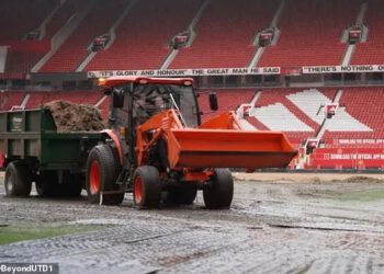 Man United poduzima mjere kako bi zaštitio zvijezde od cigala koje okružuju teren – i odlučuje ponovno postaviti podlogu Old Trafforda prvi put u 14 godina