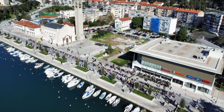 Mladić iz Ploča koji je slao poruke o bombama optužen za terorizam