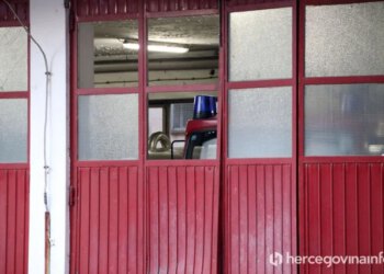 Mostar: Gorjela napuštena kuća, električne instalacije u stanu i motor lifta