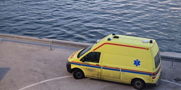 Motociklist podlegao ozljedama nakon stravičnog sudara s teretnjakom u Slatinama