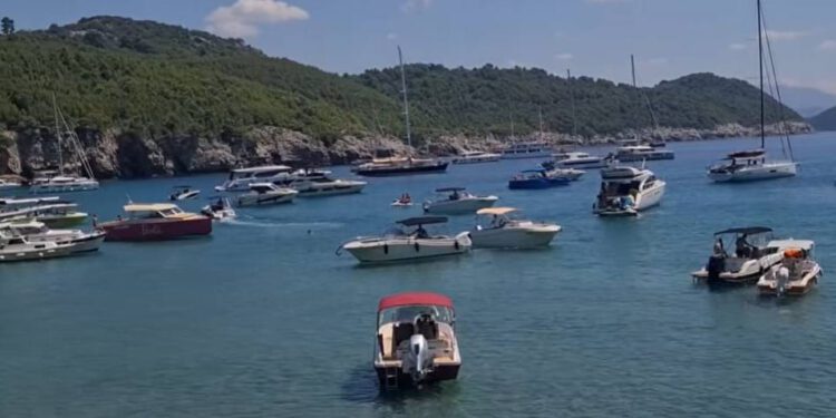 NAJEZDA GLISERA Kupači na Lopudu u borbi s drskim voditeljima brodica: “Dolaze sve do plaže”