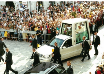 Na današnji dan je papa Ivan Pavao II. posjetio Dubrovnik: „Dugo sam vremena to želio, želja mi je sada ispunjena!“