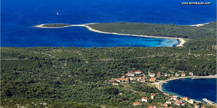Na jednom od najljepših dalmatinskih otoka sprema se velika promjena: Bogati gosti mogli bi stizati privatnim avionima