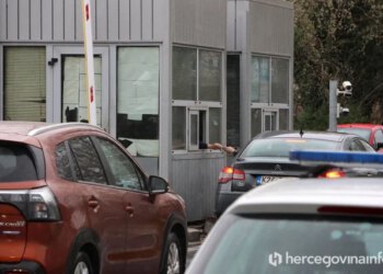 Na prijelazu Kamensko državljanka BiH kažnjena sa skoro 5 tisuća eura zbog neprijavljenog novca