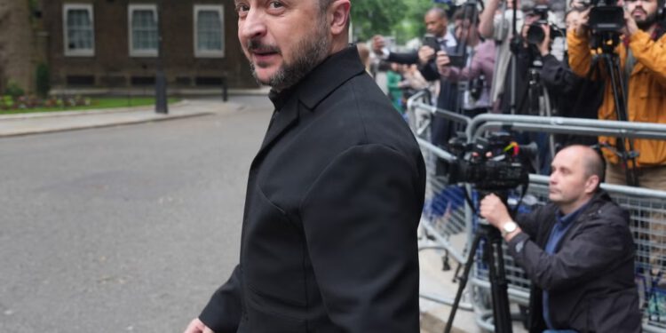 Najnoviji ukrajinsko-ruski rat: Zelenski kaže da će zamrznuti bitku za mirovne pregovore usred napada na ruska naftna postrojenja