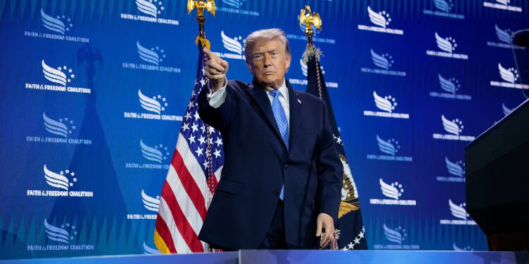 ‘Najveća prijetnja’: Trump dopušta svojim neprijateljima i komunistima da se vatreno vrate na scenu pucanja