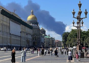 Napad dronovima velikih razmjera pogodio St. Petersburg — RT Rusija i bivši Sovjetski Savez