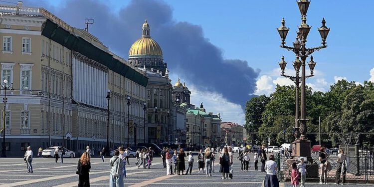 Napad dronovima velikih razmjera pogodio St. Petersburg — RT Rusija i bivši Sovjetski Savez