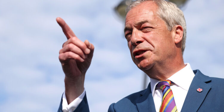 Nigel Farage obećava da će uništiti ‘antibijelačku’ vladu — RT World News