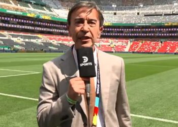 Novinar sa Svjetskog prvenstva postao je viralan jer je izašao usred TV prijenosa uživo kako bi zamolio Shakiru za fotografiju