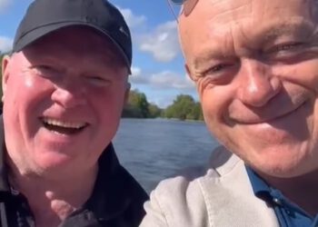 Obožavatelji EastEndersa podivljaju dok se braća Mitchell, Ross Kemp i Steve McFadden ponovno ujedinjuju i dijele urnebesne videozapise tijekom zajedničkog dana