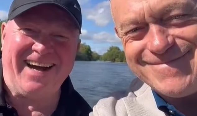 Obožavatelji EastEndersa podivljaju dok se braća Mitchell, Ross Kemp i Steve McFadden ponovno ujedinjuju i dijele urnebesne videozapise tijekom zajedničkog dana