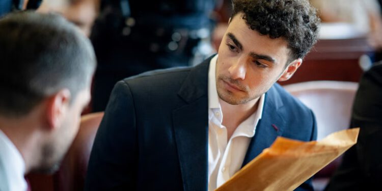 Odvjetnici Luigija Mangionea povukli su psihijatrijsku obranu na suđenju za ubojstvo izvršnog direktora