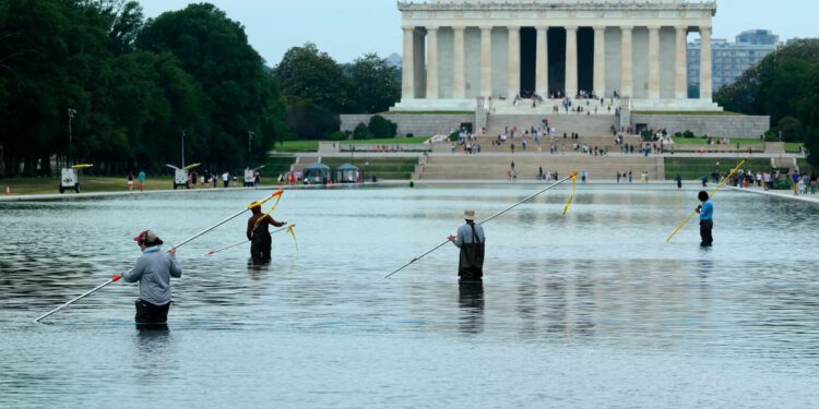 Olimpijac progovorio nakon uhićenja zbog ‘vandalizma’ u Trumpovom algama prekrivenom bazenu Reflecting Pool