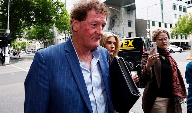 Osramoćeni lažni identitet Ricky Nixon daje ljigav komentar novinarki dok se bori protiv presude za prijevaru