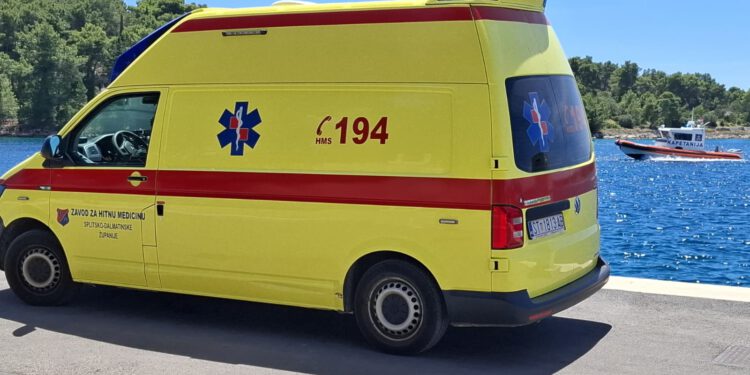 Ozlijeđeni putnici s potonule jedrilice prevezeni u Split