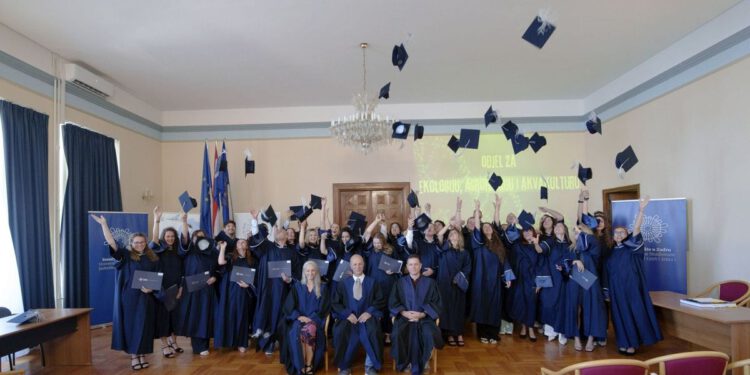 POSEBAN DAN U ZADRU Pogledajte tko su mladi inženjeri i istraživači podmorja koji su danas primili svoje diplome!